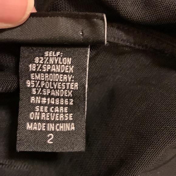 Torrid BLACK & NAVY VELVET MESH TANK. Great condition 
Item  11141906 - Picture 6 of 7